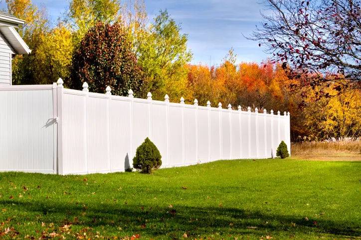 White vinyl fence in the yard of a house in Annapolis, MD